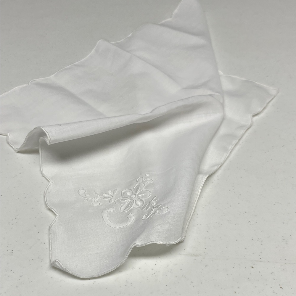 8 / Elegant White Embroidered Dinner Napkins